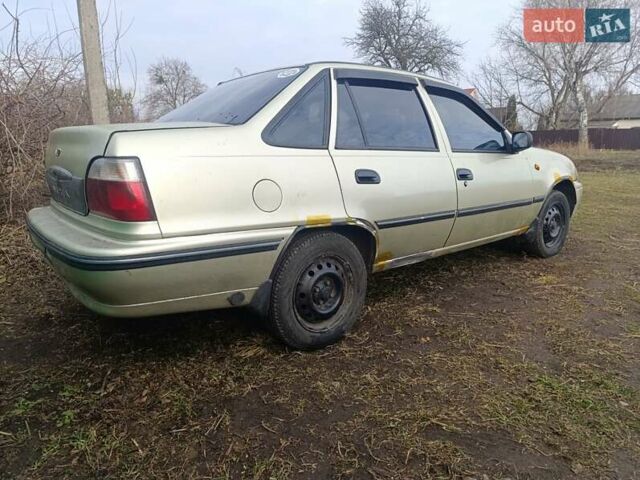 Желтый Дэу Нексия, объемом двигателя 1.5 л и пробегом 162 тыс. км за 1400 $, фото 7 на Automoto.ua