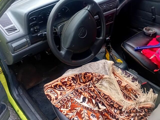 Жовтий Деу Нексія, об'ємом двигуна 1.5 л та пробігом 0 тис. км за 1200 $, фото 2 на Automoto.ua