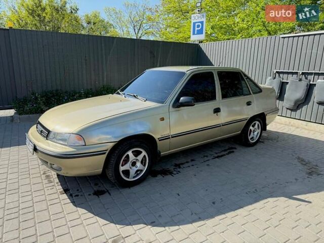 Желтый Дэу Нексия, объемом двигателя 1.5 л и пробегом 170 тыс. км за 1400 $, фото 2 на Automoto.ua