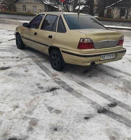 Жовтий Деу Нексія, об'ємом двигуна 1.6 л та пробігом 360 тис. км за 2000 $, фото 1 на Automoto.ua