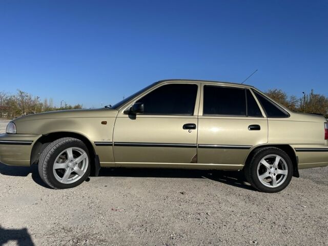 Желтый Дэу Нексия, объемом двигателя 1.5 л и пробегом 75 тыс. км за 4000 $, фото 10 на Automoto.ua