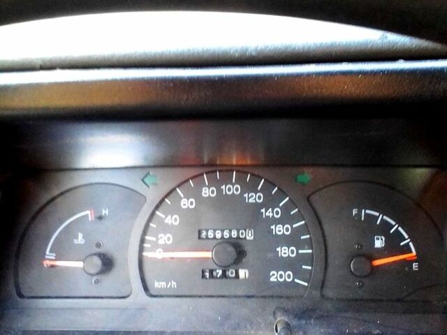 Желтый Дэу Нексия, объемом двигателя 1.5 л и пробегом 259 тыс. км за 1200 $, фото 5 на Automoto.ua