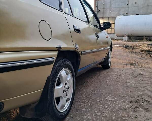 Жовтий Деу Нексія, об'ємом двигуна 1.5 л та пробігом 205 тис. км за 1399 $, фото 15 на Automoto.ua