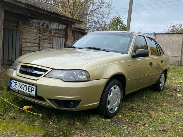 Желтый Дэу Нексия, объемом двигателя 1.5 л и пробегом 125 тыс. км за 2350 $, фото 1 на Automoto.ua