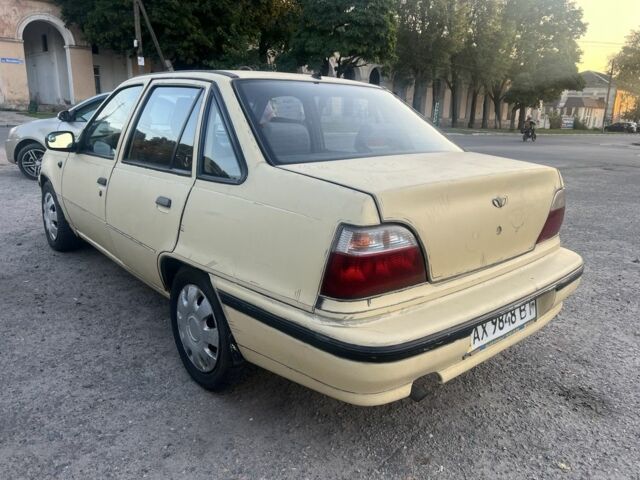 Желтый Дэу Нексия, объемом двигателя 1.5 л и пробегом 315 тыс. км за 800 $, фото 4 на Automoto.ua