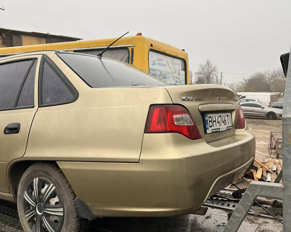 Жовтий Деу Нексія, об'ємом двигуна 1.5 л та пробігом 200 тис. км за 799 $, фото 3 на Automoto.ua