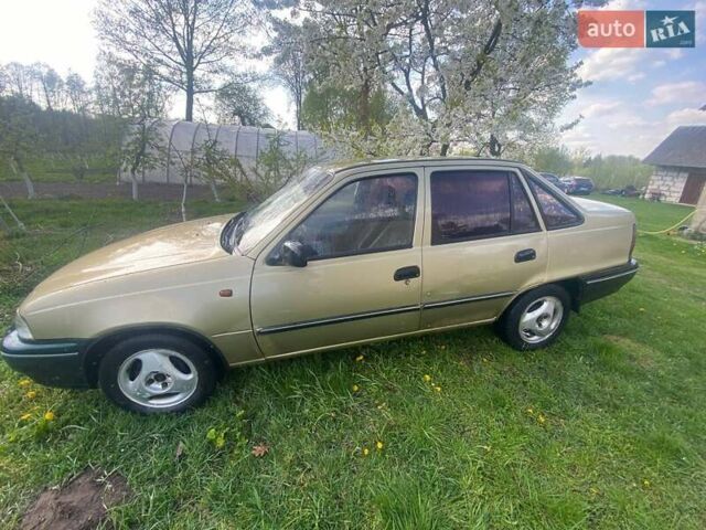 Желтый Дэу Нексия, объемом двигателя 1.5 л и пробегом 470 тыс. км за 1300 $, фото 2 на Automoto.ua