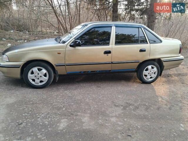 Жовтий Деу Нексія, об'ємом двигуна 1.5 л та пробігом 205 тис. км за 1399 $, фото 5 на Automoto.ua