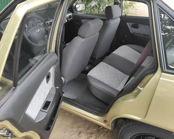 Желтый Дэу Нексия, объемом двигателя 1.6 л и пробегом 71 тыс. км за 3200 $, фото 8 на Automoto.ua