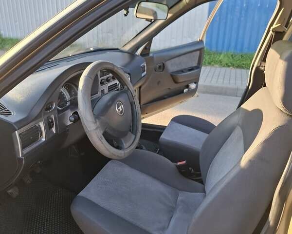 Желтый Дэу Нексия, объемом двигателя 1.6 л и пробегом 95 тыс. км за 2600 $, фото 11 на Automoto.ua