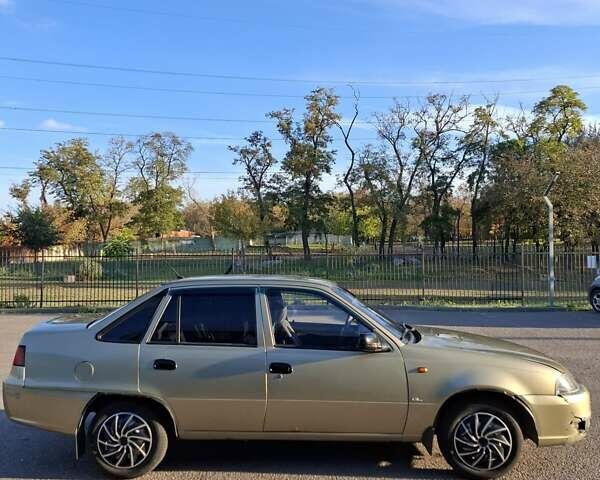 Желтый Дэу Нексия, объемом двигателя 1.6 л и пробегом 95 тыс. км за 2600 $, фото 8 на Automoto.ua
