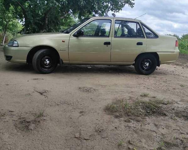 Желтый Дэу Нексия, объемом двигателя 1.6 л и пробегом 71 тыс. км за 3200 $, фото 9 на Automoto.ua