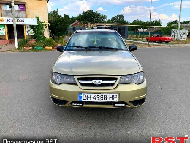 Желтый Дэу Нексия, объемом двигателя 1.6 л и пробегом 0 тыс. км за 2000 $, фото 2 на Automoto.ua