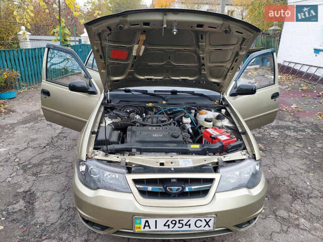 Жовтий Деу Нексія, об'ємом двигуна 1.6 л та пробігом 60 тис. км за 3350 $, фото 15 на Automoto.ua