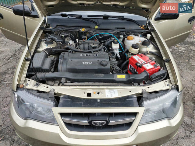 Жовтий Деу Нексія, об'ємом двигуна 1.6 л та пробігом 60 тис. км за 3350 $, фото 13 на Automoto.ua