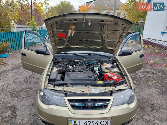 Жовтий Деу Нексія, об'ємом двигуна 1.6 л та пробігом 60 тис. км за 3350 $, фото 12 на Automoto.ua