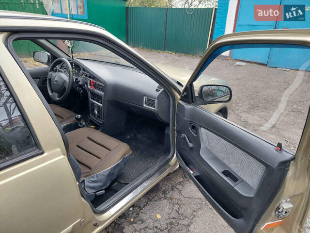 Жовтий Деу Нексія, об'ємом двигуна 1.6 л та пробігом 60 тис. км за 3350 $, фото 14 на Automoto.ua