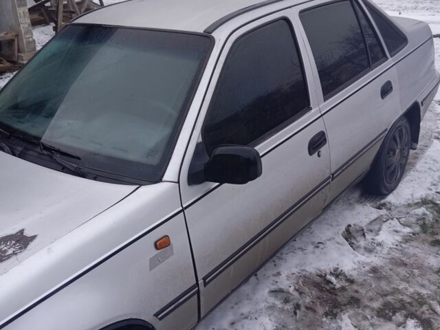 Серый Дэу Нексия, объемом двигателя 1.5 л и пробегом 300 тыс. км за 500 $, фото 1 на Automoto.ua