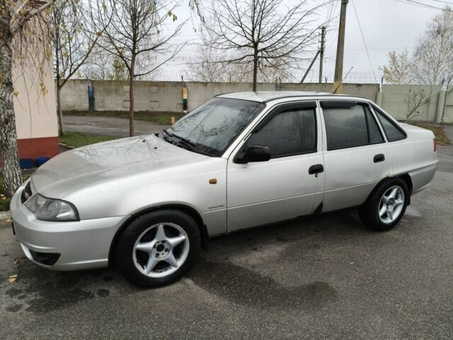 Серый Дэу Нексия, объемом двигателя 1.5 л и пробегом 254 тыс. км за 1200 $, фото 1 на Automoto.ua