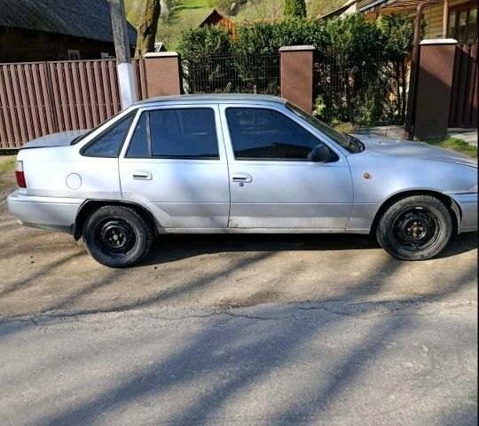 Серый Дэу Нексия, объемом двигателя 1.5 л и пробегом 350 тыс. км за 850 $, фото 2 на Automoto.ua