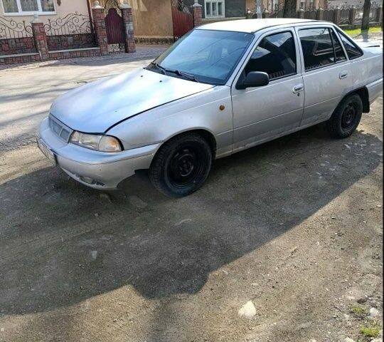 Серый Дэу Нексия, объемом двигателя 1.5 л и пробегом 350 тыс. км за 850 $, фото 1 на Automoto.ua