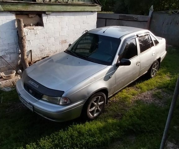 Сірий Деу Нексія, об'ємом двигуна 1.5 л та пробігом 300 тис. км за 723 $, фото 2 на Automoto.ua