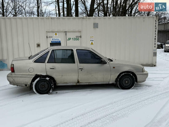 Серый Дэу Нексия, объемом двигателя 1.5 л и пробегом 250 тыс. км за 800 $, фото 3 на Automoto.ua