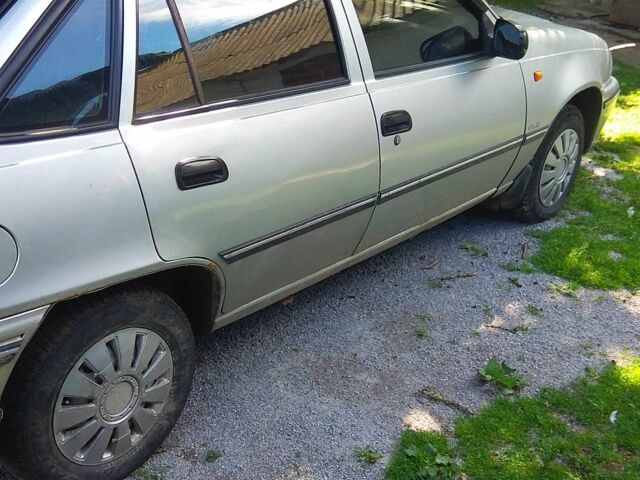 Сірий Деу Нексія, об'ємом двигуна 1.5 л та пробігом 300 тис. км за 2100 $, фото 2 на Automoto.ua