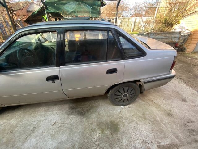 Серый Дэу Нексия, объемом двигателя 1.5 л и пробегом 240 тыс. км за 850 $, фото 2 на Automoto.ua