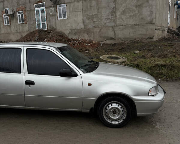 Серый Дэу Нексия, объемом двигателя 1.5 л и пробегом 250 тыс. км за 1200 $, фото 1 на Automoto.ua