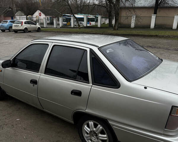 Серый Дэу Нексия, объемом двигателя 1.5 л и пробегом 250 тыс. км за 1200 $, фото 7 на Automoto.ua