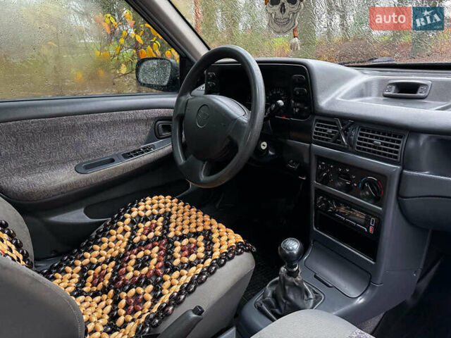 Серый Дэу Нексия, объемом двигателя 1.5 л и пробегом 159 тыс. км за 2190 $, фото 25 на Automoto.ua