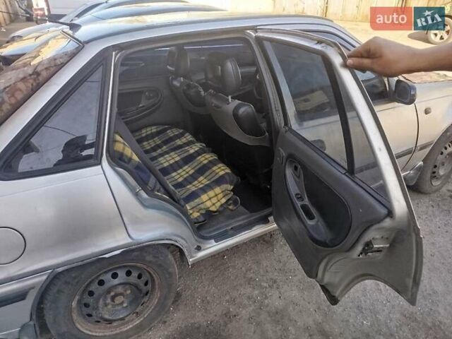Сірий Деу Нексія, об'ємом двигуна 1.5 л та пробігом 300 тис. км за 629 $, фото 3 на Automoto.ua