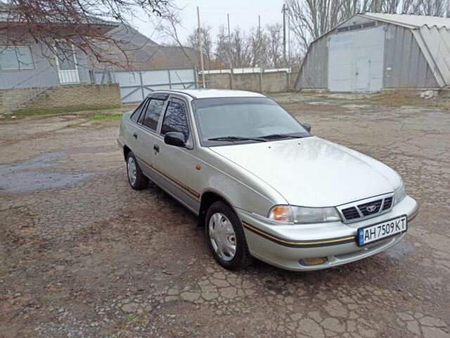 Серый Дэу Нексия, объемом двигателя 1.5 л и пробегом 196 тыс. км за 2000 $, фото 1 на Automoto.ua