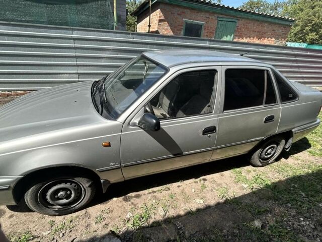 Сірий Деу Нексія, об'ємом двигуна 1.5 л та пробігом 500 тис. км за 1000 $, фото 1 на Automoto.ua