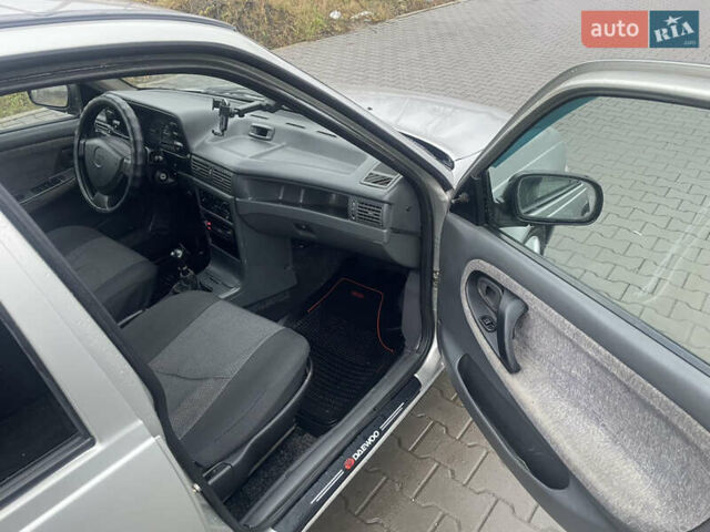 Серый Дэу Нексия, объемом двигателя 1.5 л и пробегом 269 тыс. км за 1950 $, фото 19 на Automoto.ua