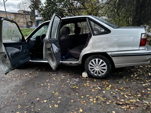 Серый Дэу Нексия, объемом двигателя 1.5 л и пробегом 324 тыс. км за 1000 $, фото 3 на Automoto.ua