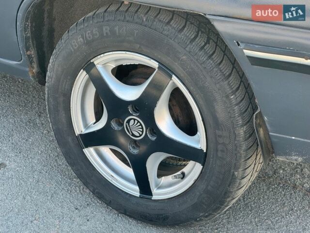 Серый Дэу Нексия, объемом двигателя 1.5 л и пробегом 300 тыс. км за 1010 $, фото 8 на Automoto.ua