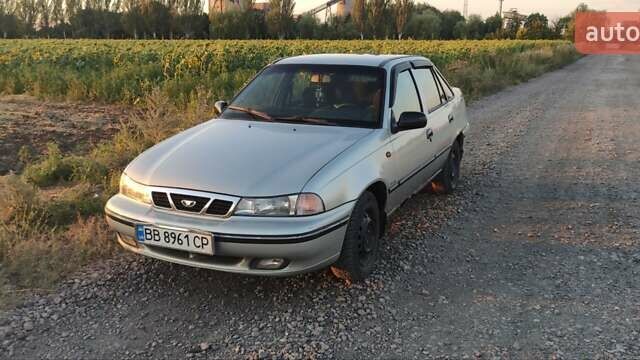 Серый Дэу Нексия, объемом двигателя 1.5 л и пробегом 182 тыс. км за 1450 $, фото 1 на Automoto.ua