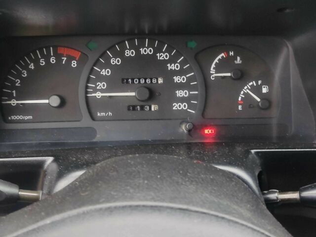 Серый Дэу Нексия, объемом двигателя 1.5 л и пробегом 210 тыс. км за 2000 $, фото 3 на Automoto.ua