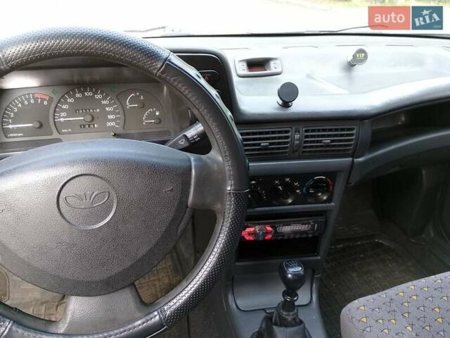 Сірий Деу Нексія, об'ємом двигуна 1.5 л та пробігом 330 тис. км за 1350 $, фото 10 на Automoto.ua