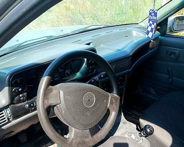 Сірий Деу Нексія, об'ємом двигуна 1.5 л та пробігом 157 тис. км за 2000 $, фото 4 на Automoto.ua