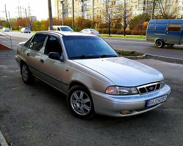 Серый Дэу Нексия, объемом двигателя 1.5 л и пробегом 350 тыс. км за 2200 $, фото 1 на Automoto.ua