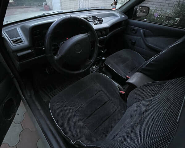 Серый Дэу Нексия, объемом двигателя 1.6 л и пробегом 250 тыс. км за 1999 $, фото 8 на Automoto.ua
