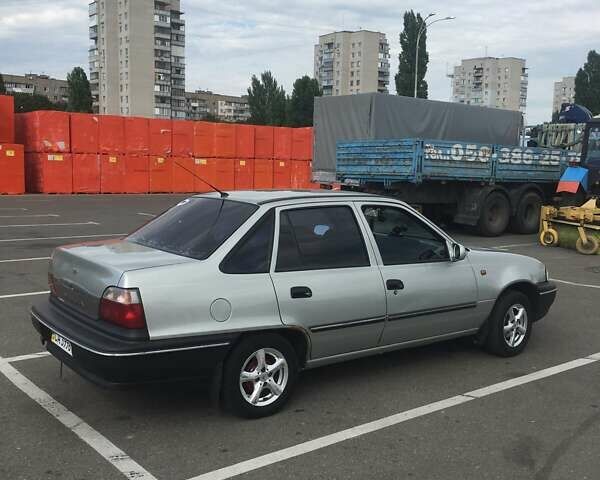 Серый Дэу Нексия, объемом двигателя 1.5 л и пробегом 350 тыс. км за 1600 $, фото 2 на Automoto.ua