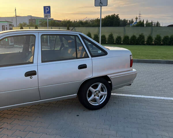 Сірий Деу Нексія, об'ємом двигуна 1.5 л та пробігом 300 тис. км за 1850 $, фото 9 на Automoto.ua