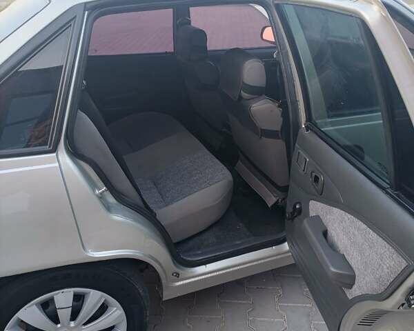 Серый Дэу Нексия, объемом двигателя 1.5 л и пробегом 225 тыс. км за 1500 $, фото 3 на Automoto.ua