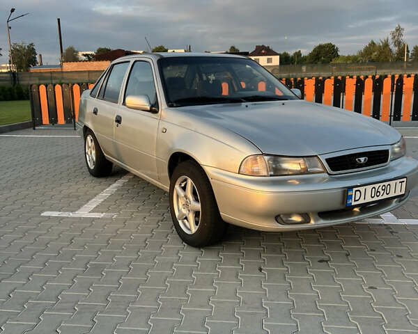 Сірий Деу Нексія, об'ємом двигуна 1.5 л та пробігом 300 тис. км за 1850 $, фото 2 на Automoto.ua