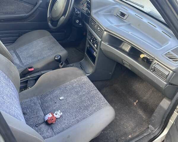 Серый Дэу Нексия, объемом двигателя 1.5 л и пробегом 284 тыс. км за 700 $, фото 6 на Automoto.ua