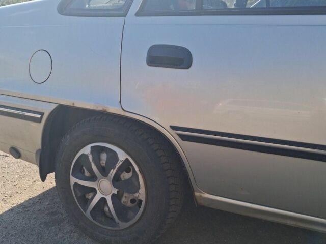 Серый Дэу Нексия, объемом двигателя 1.5 л и пробегом 200 тыс. км за 53000 $, фото 3 на Automoto.ua